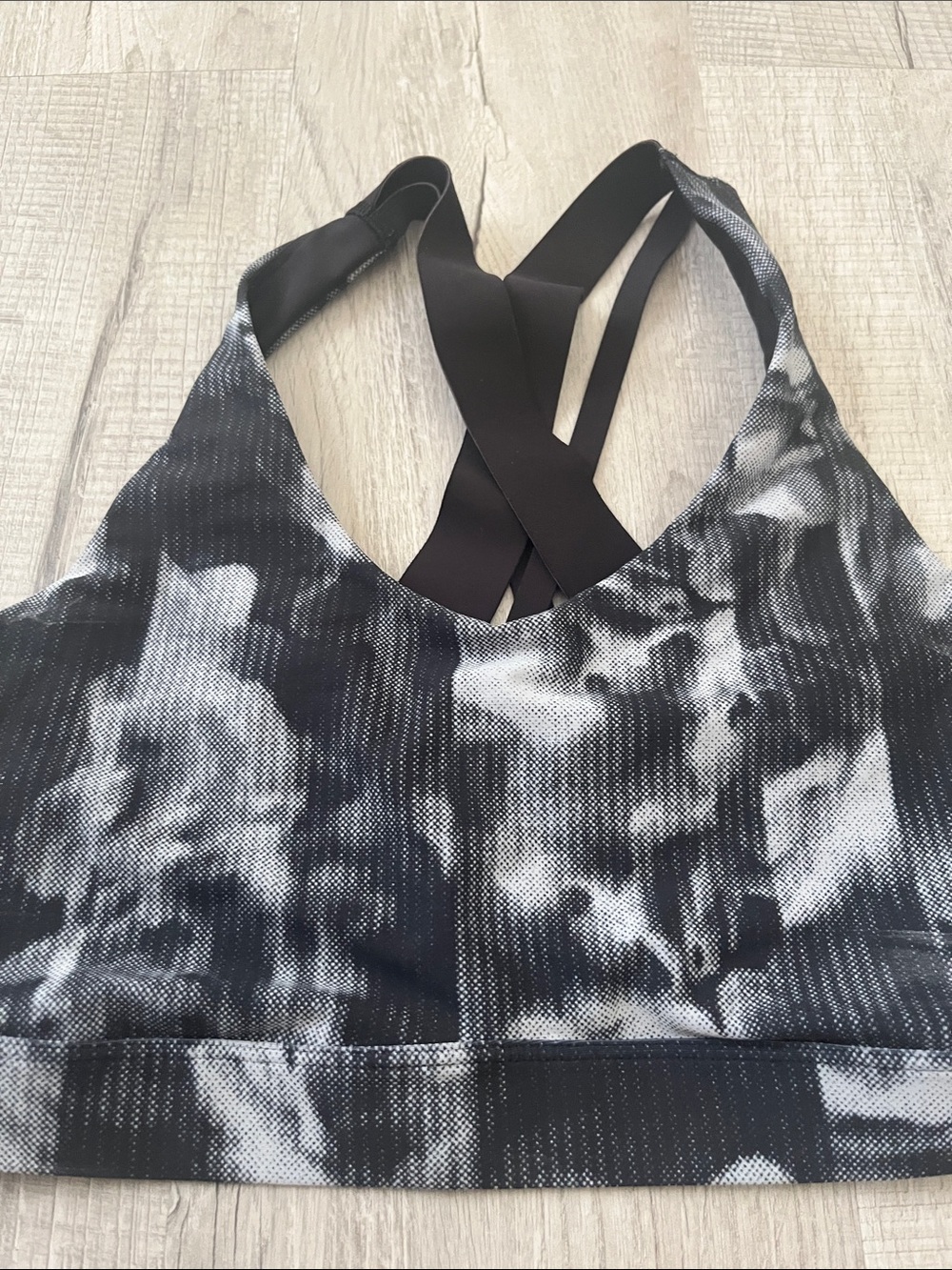 Old Navy Women’s Black & White Floral Tie-Dye Sports Bra - Brand